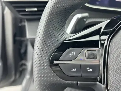 Photo 19 Peugeot 208  Hybrid 145 ch e-DCS6