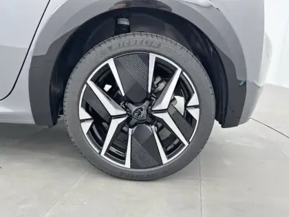 Photo 12 Peugeot 208  Hybrid 145 ch e-DCS6