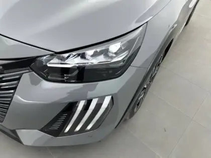 Photo 15 Peugeot 208  Hybrid 145 ch e-DCS6