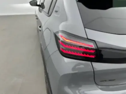 Photo 16 Peugeot 208  Hybrid 145 ch e-DCS6