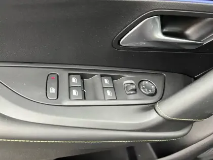 Photo 18 Peugeot 2008  Hybrid 145 e-DCS6