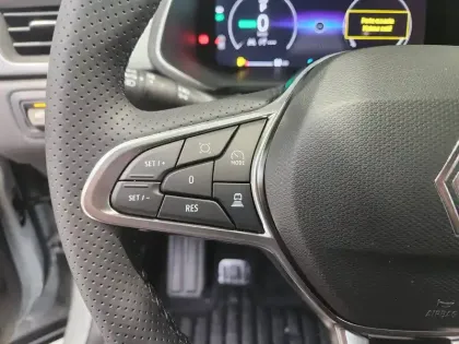 Photo 13 Renault Captur  E-Tech full hybrid 160 ch