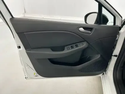 Photo 10 Renault Clio  E-Tech full hybrid 145