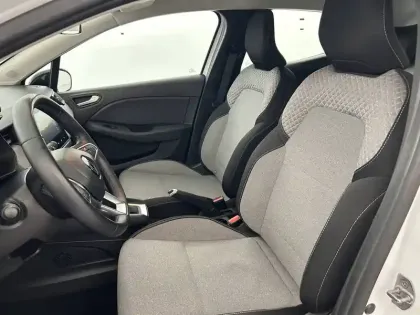 Photo 8 Renault Clio  E-Tech full hybrid 145