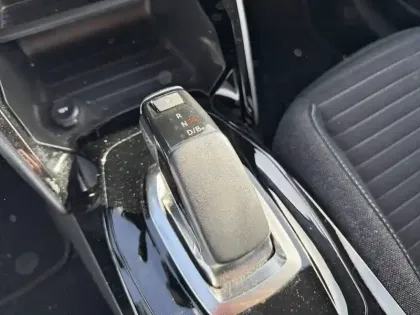 Photo 13 Peugeot 208  Electrique 50 kWh 136ch