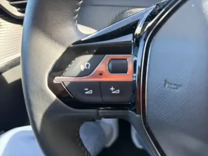 Photo 19 Peugeot 208  Electrique 50 kWh 136ch