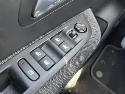 Photo 14 Peugeot 208  Electrique 50 kWh 136ch