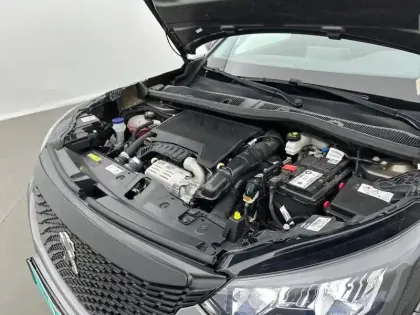 Photo 14 Peugeot 2008  PureTech 130 S&S EAT8