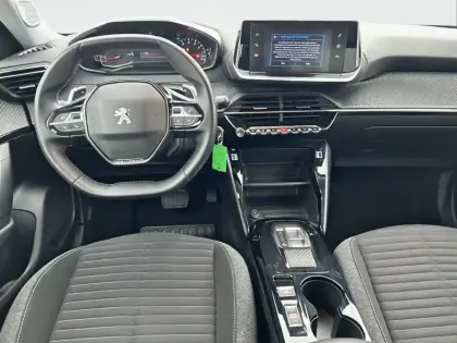 Photo 7 Peugeot 2008  PureTech 130 S&S EAT8