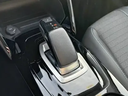 Photo 13 Peugeot 2008  Electrique 136 ch