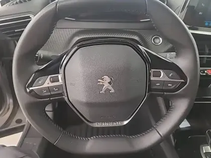 Photo 30 Peugeot 2008  Electrique 136 ch