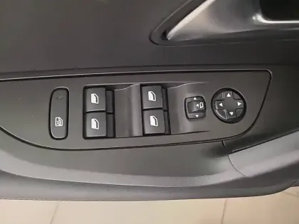 Photo 47 Peugeot 2008  Electrique 136 ch
