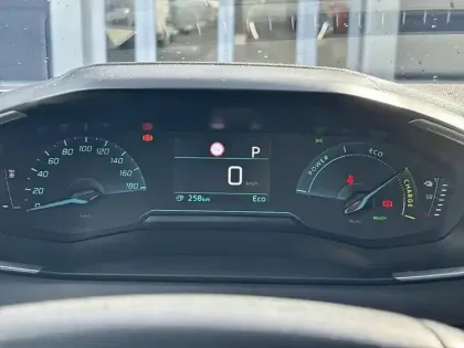 Photo 9 Peugeot 2008  Electrique 136 ch