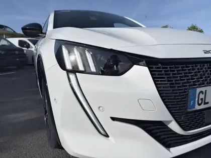 Photo 15 Peugeot 208  PureTech 100 S&S EAT8