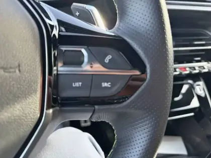 Photo 21 Peugeot 208  PureTech 100 S&S EAT8