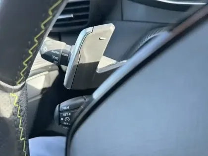 Photo 18 Peugeot 208  PureTech 100 S&S EAT8