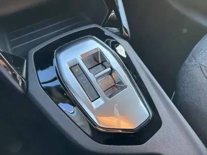 Photo 13 Peugeot 208  Hybrid 110 ch e-DCS6