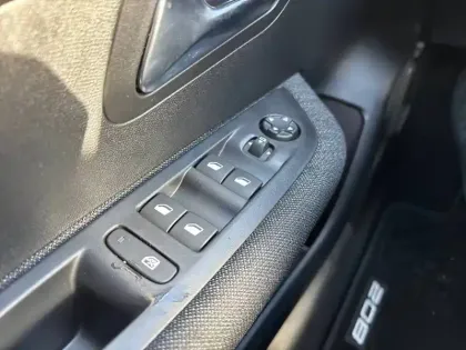 Photo 18 Peugeot 208  Hybrid 110 ch e-DCS6