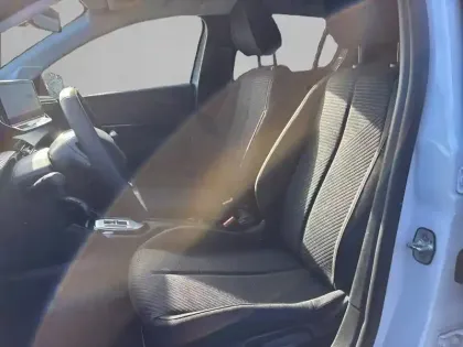 Photo 10 Peugeot 208  Hybrid 110 ch e-DCS6