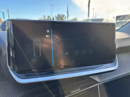 Photo 17 Peugeot 208  Hybrid 110 ch e-DCS6