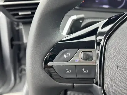 Photo 19 Peugeot 208  Hybrid 100 e-DCS6