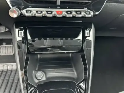 Photo 23 Peugeot 208  Hybrid 100 e-DCS6