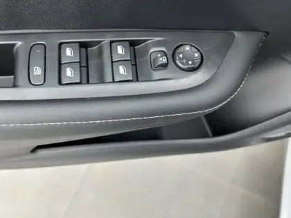 Photo 18 Peugeot 208  Hybrid 100 e-DCS6