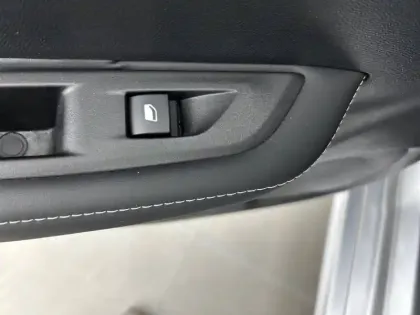 Photo 14 Peugeot 208  Hybrid 100 e-DCS6