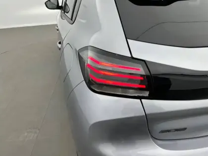 Photo 16 Peugeot 208  Hybrid 100 e-DCS6