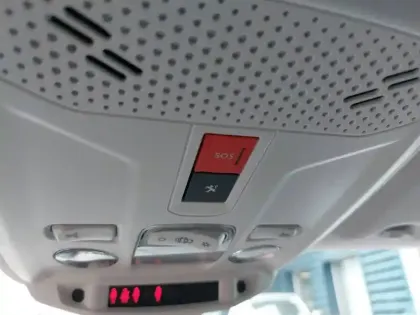 Photo 17 Peugeot 208  Electrique 50 kWh 136ch