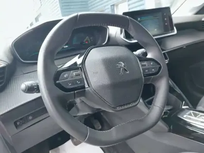 Photo 8 Peugeot 208  Electrique 50 kWh 136ch