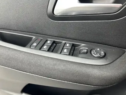 Photo 41 Peugeot 208  Electrique 50 kWh 136ch