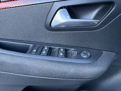 Photo 20 Peugeot 208  Electrique 50 kWh 136ch