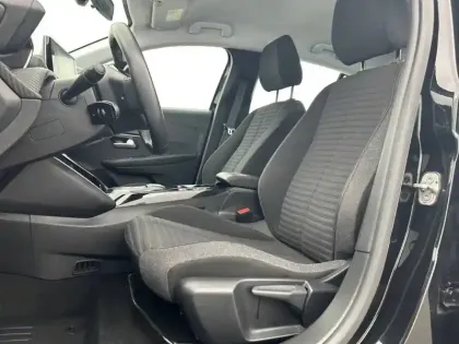 Photo 32 Peugeot 208  Electrique 50 kWh 136ch