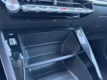 Photo 21 Peugeot 208  Electrique 50 kWh 136ch