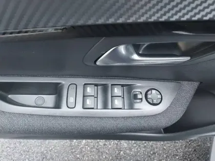 Photo 18 Peugeot 208  Hybrid 110 ch e-DCS6
