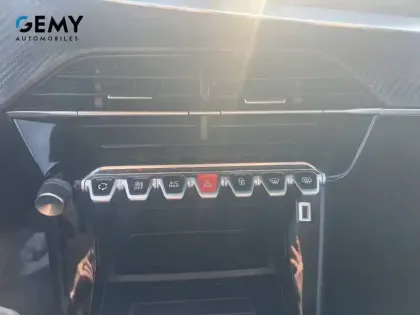 Photo 15 Peugeot 208  PureTech 75 S&S BVM5