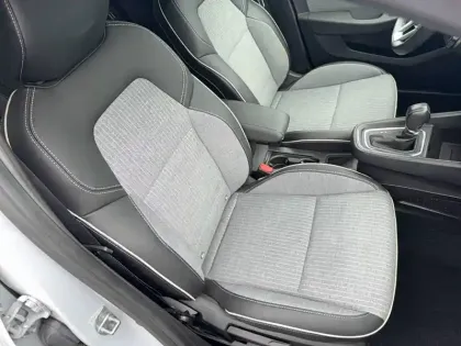Photo 20 Renault Clio  E-Tech full hybrid 145
