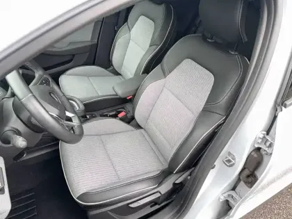 Photo 8 Renault Clio  E-Tech full hybrid 145