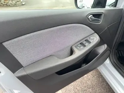 Photo 10 Renault Clio  E-Tech full hybrid 145