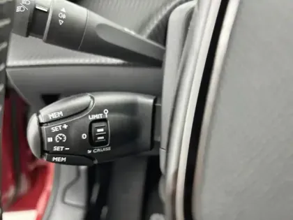 Photo 39 Peugeot 208  BlueHDi 100 S&S BVM6