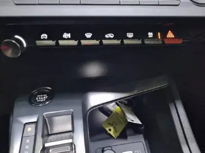 Photo 27 Peugeot 308  BlueHDi 130ch S&S EAT8