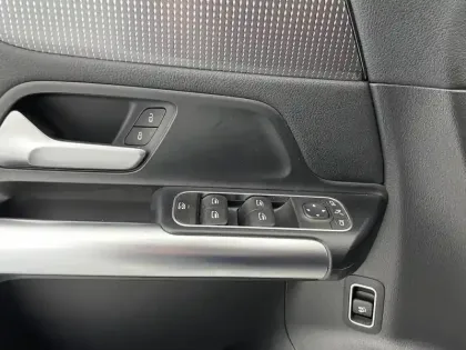 Photo 26 Mercedes GLA  200 d 8G-DCT