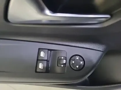 Photo 32 Opel Corsa  1.2 Turbo 100 ch BVM6