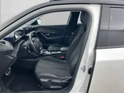 Photo 10 Peugeot 2008  PureTech 130 S&S EAT8