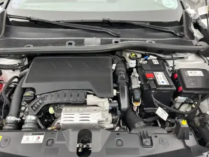 Photo 27 Peugeot 2008  PureTech 130 S&S EAT8