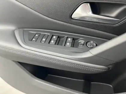 Photo 14 Peugeot 308  PureTech 130ch S&S EAT8