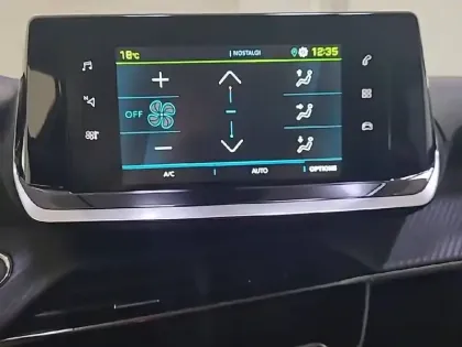 Photo 19 Peugeot 208  Electrique 50 kWh 136ch