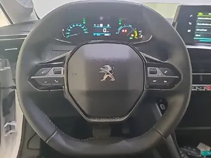 Photo 8 Peugeot 208  Electrique 50 kWh 136ch