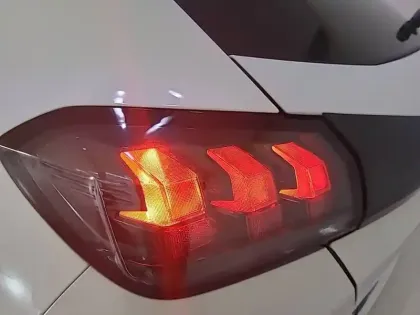 Photo 16 Peugeot 208  Electrique 50 kWh 136ch